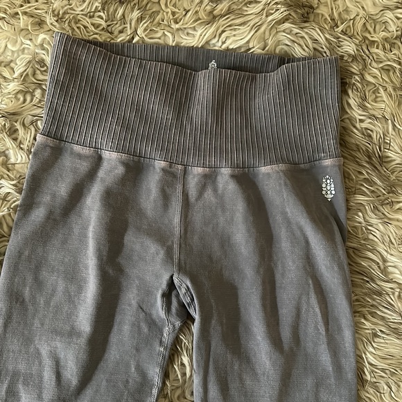 FP Movement High Rise 7/8 Good Karma Leggings & Matching Bra Tank - Picture 4 of 8